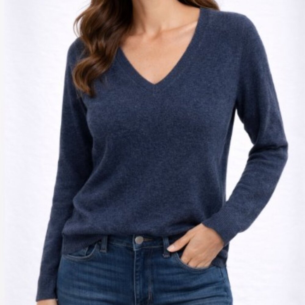 $99 Banana Republic Navy Mixed Fabric V-Neck Sweater Womens Medium Cozy Preppy